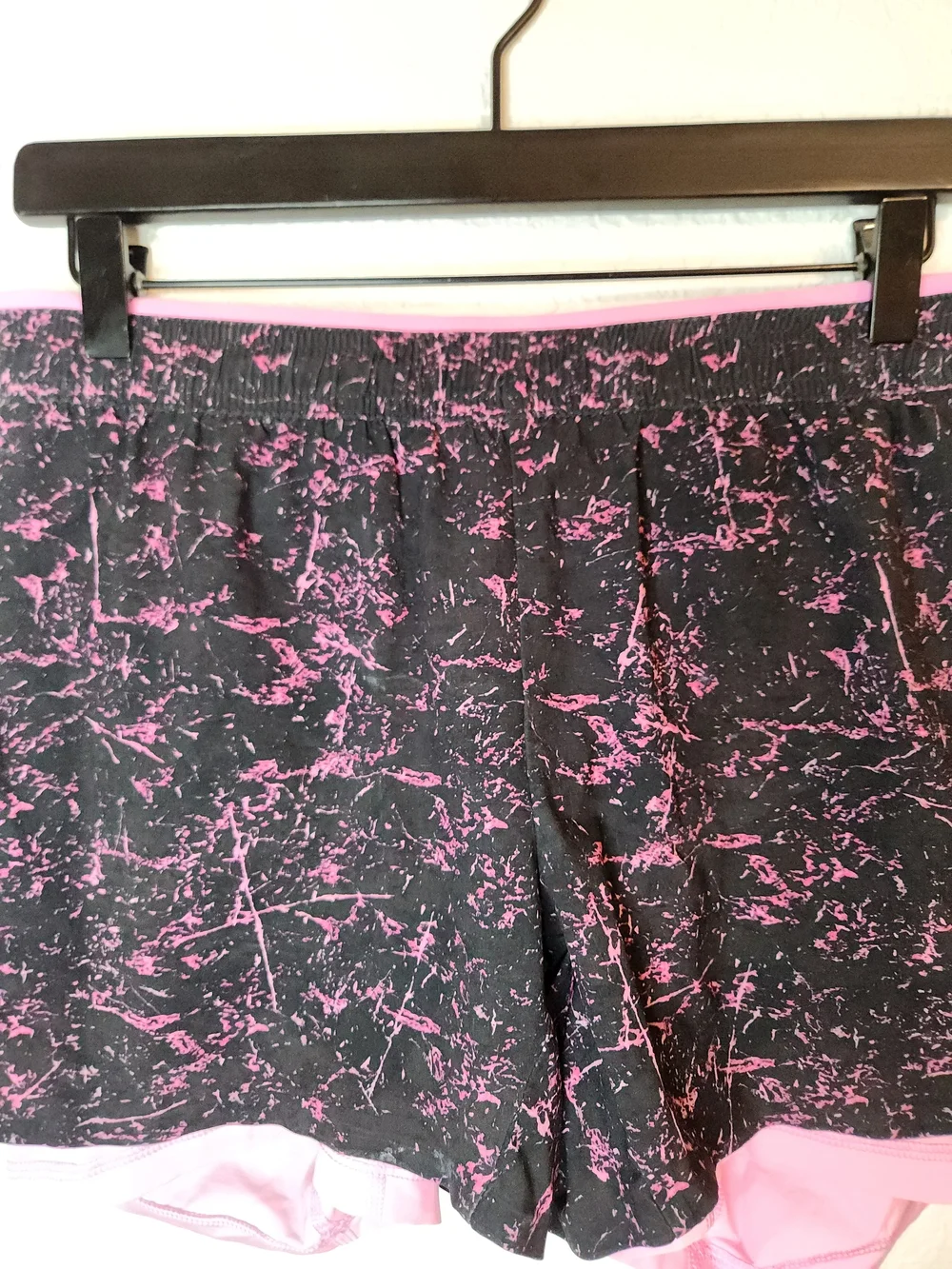 Chubbies Ultimate Training Short black and pink marble size S inseam 4